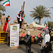 Tag 2 (26.2.) - الكويت (Al Kuwayt): <br /><br />Besonders Kinder freuten sich über die Militärshow am zweiten Nationalfeiertag Kuwaits.