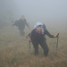 dichter Nebel in der steilen Wiesenflanke auf dem Weg zum Branderschrofen Ostgrat