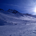 Skitouren-Einsamkeit im Val Curnera, links oben die Pyramide des Piz Blas