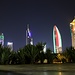 Tag 4 (28.2.) - الكويت (Al Kuwayt):<br /><br />Nächtlich Skyline der Kuwaitischen Hauptstadt, fotografiert vom Märtyrerpark (Arabisch: حديقة الشهيد / Ḩadīqat ash Shahīd).