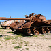 Tag 6 (2.3.) - فيلكا (Faylakā):<br /><br />Hinterlassenschaft der irakischen Invasion im Zweiten Golfkrieg auf der Insel. Hier ein T-55 Panzer aus russischer Produktion.