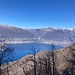 ... zu einem weiteren Seeblick: hier mit der Einmündung der Verzasca in den Lago Maggiore, der Staumauer des Lago di Vogorno und dem Pizzo di Vogorno