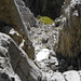 Ausblick aus dem Schaffhauser Kamin kurz nach dem Einstieg. Hier gilt es, die erste Felsstufe zu überklettern
