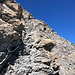 Im Abstieg vom Rocciamelone - Rückblick im felsigen Gipfelaufbau.