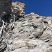 Im Aufstieg zum Rocciamelone - In unmittelbarer Gipfelnähe nochmals an Seilen entlang.