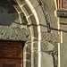 Particolare del portale con ornamenti prelevati da costruzioni precedenti