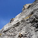 Los geht's, [u jsp] im ersten Runout, in SL 1 (6a+). Weit oben der Gipfel des Excalibur-Pfeilers, dort geht's hin.