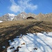 In arrivo all’Alpe Le Piane (m 1832) con il Corno d’Otro sullo sfondo.