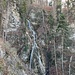 Kleiner Wasserfall auf dem Weg zum Sägaweiher