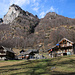 Etwa 30m oberhalb des Parkplatzes vor dem Fahrverbot liegt die Alp Pièi (1089m) von wo der steile, eigentliche Hüttenaufstieg beginnt.
