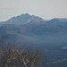 Zoomata sulle prime montagne della Val Grande dove spiccano le cime del Pizzo Marona e della Zeda.
