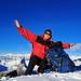 Gipfefreude nach dem Aufstieg mit Hochtourencharakter wegen Schnee auf dem Madom Gröss (2741m). Wegen dem Schnee fand ich leider kein Gipfelbuchbehälter bei den Steinmännchen, ob's noch ein Gipfelbuch gibt weiss ich allerdings nicht.