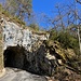 nun auf Pfadspuren rechts vom Tunnel aufsteigen.