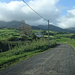 Am nächsten Tag: Wie so oft auf den Azoren herrscht an der Küste Sonnenschein, aber die Berge stecken in Wolken.