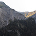 Gegenüber bestechen der Stafelveder (rechts)  und Berge des Diesner und Gadner Geschröfs (links)