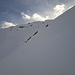 Anstieg im sehr steilen Hang Richtung Bettlerspitze; ein sehr guter Skifahrer kann hier bei sicheren Verhältnissen, die bei dieser Tour vorliegt, abfahren!