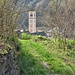 Il campanile della chiesa parrocchiale salendo a Ronchi.
