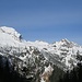 Blick zu zwei am Gründonnerstag 2023 bestiegenen Bergen, der rechte steht noch an.