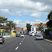 Typische Straßenszene auf den Azoren, bei Ponta Delgada.
