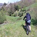 Qui siamo finiti su un sentiero (perdita di 100 /150 m per ritornare sulla strada). Bikemap ci ha proposto questa deviazione per evitare la strada principale