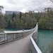 der Steg nach Le Lignon sieht aus wie eine riesige Hängebrücke