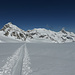 Blick vom oberen Glacier du Mont Miné zurück zum Col de Bertol: links davon der Dent de Bertol NE-Gipfel, nach rechts u.a. Pointe des Douves Blanches, Aiguille de la Tsa, Dent de Perroc und Grand Dent de Veisivi