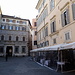Piazza de' Ricci con il palazzo omonimo e un celebre ristorante.