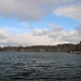 am See entlang
