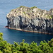 Basaltsäulen in einer der vielen kleinen Buchten an der schönen N-Küste. Ein Paradies für Kajakfahrer.