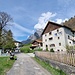 Die Touristen sind im "Heididorf" auf Oberrofels (Maienfeld) zurück