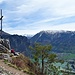 Vom Gipfel des Großen Sonnstein blickt man auf die noch schneebedeckten Gipfel des Salzkammergutes...