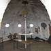 L’interno del bivacco posto in cima (bivacco Locatelli Scaioli Milani), molto rustico e non molto ospitale…