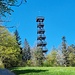 Der Aussichtsturm am Pfannenstiel ist eine Stahlkonstruktion. Es handelt sich um den ehemaligen Bachtelturm, der 1992 hier wieder aufgebaut wurde.