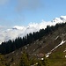 nach dem Gang an der Alphütte bei Winterhalten vorbei - mit Hinüberblick zu bekannten (unterschiedlich schwierigen) Gipfeln ...