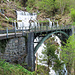 Eine tolle Brücke mit Wasserfall in der Abfahrt nach Näfels.