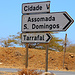 Tag 1 (27.4.):<br /><br />Schon am ersten Kreisel nach dem Flughafen uns unser erstes Ziel Tarrafal angeschrieben. Ein Fahrer holte uns am Flughafen ab, danach fuhren wir etwa 70 Kilometer quer über die Insel zur Nordspitze nach Tarrafal.