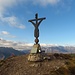 La croce degli Alpini sull'anticima del Pizzo Rabbioso.