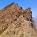 Tag 3 (29.4.):<br /><br />Aussicht vom Sattel zwischen Süd- und Hauptgipfel zur mit 1394m höchsten Spitze vom Pico d'Antónia.