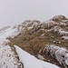 Keine Frühlingsstimmung auf dem Gipfel des Muntaluna.<br />Es wehte ein eisiger Wind und der Gipfel steckte im Nebel.