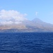 Tag 6 (2.5.):<br /><br />Etwa eine Stunde vor Ankuft erscheint der Pico do Fogo (2829m), welcher der Insel seinen Namen gab, schon zum Greiffen nahe.