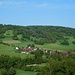 Blick vom Panoramaweg auf Oberregenbach auf der anderen Talseite