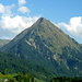 Blick von Au auf den Westgrat der Üntschenspitze über den der beschriebene Anstieg verläuft