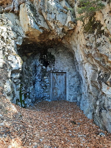 Entrée du bunker A88 datant de la WW1.
