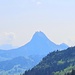 Der Chöpfenberg (Chöpfler). Ein imposanter Felszacken in der Landschaft.