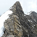 Genussvolle leichte Kletterei am Simelihorn W-Grat, rechts davon der Sattel ca. 2675 und der Gipfel des Reeti