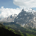 Ankunft und Pause auf dem letzten Gipfel, dem Furggenhorn: Aussicht nach E über die Alpen Scheidegg und Grindel zu Wetterhorn, Wellhorn und den Engelhörnern