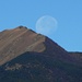 Monduntergang über der Tamarokette beim Start oberhalb von Villa Luganese