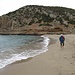 Placati i morsi della fame abbiamo fatto un giro sulla spiaggia deserta visto che, andato via il sole, i soli due bagnanti presenti se ne erano andati. Ovviamente il sogno di Mario di fare il bagno è naufragato, anche perché l’acqua era veramente fredda, è bastato immergere i piedi per capire che per il bagno bisognerà aspettare l’estate…