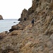 Terminata la fase di bighellonamento, abbiamo ripreso lo zaino per continuare il ns. cammino verso Buggerru. In questo punto il sentiero passa sulla costa rocciosa per attraversare poi una piccola galleria.