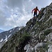 die Traverse unterhalb des Gipfels ist mit einem Seil gesichert